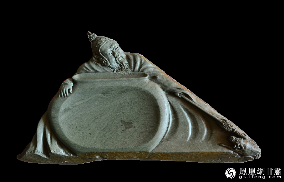 《醉卧沙场君莫笑》砚使王翰《凉州词》中“醉卧沙场君莫笑,古来征战几人回?”的意境跃然砚台之上。资料图